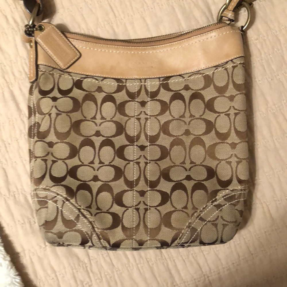 Coach hand bag - Picture 2 of 6